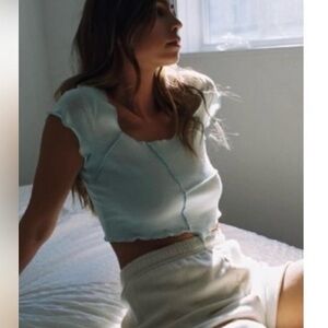 NWOT urban outfitters‎ cropped tee sz XS